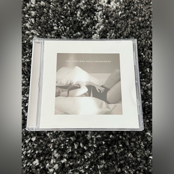 Taylor Swift TTPD The Manuscript Signed CD Signed - Picture 2 of 3